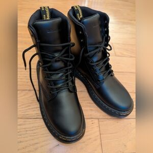 Dr. Martens Black Boots (Crewson) NWT 6M / 7W